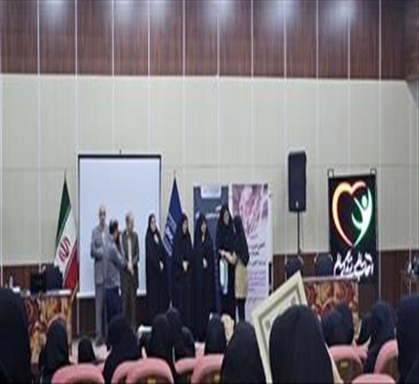 تقدیر از شبکه بهداشت ودرمان شهرستان عجبشیرو خانم اشرفی ، کارشناس مامایی مرکز خدمات جامع سلامت روستایی  شیراز در همایش استانی پویش سرطان پستان به دلیل غربالگری وشناسایی   بالای سرطان پستان در شهرستان